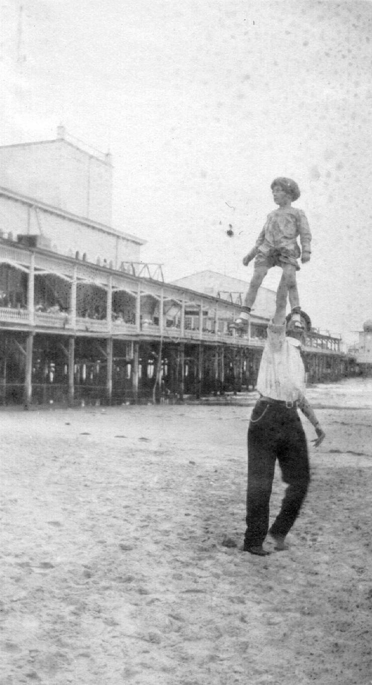 Frank and Kingsland Coffyn playing on the beach in Atlantic City, New Jersey.