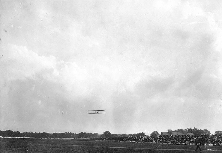 Wright transitional in flight at an air meet.