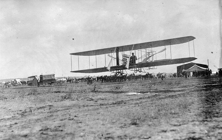 Frank Coffyn flying a Wright Model B, Fort Sam Houston, Texas.