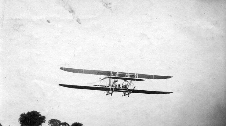Wright transitional in flight.