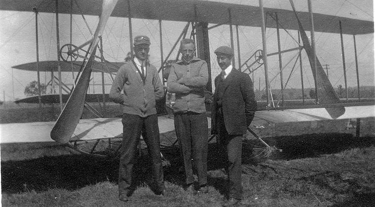 Frank Coffyn, Arch Hoxsey, and Duval La Chapelle posing with a Wright transitional aircraft.