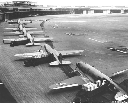 Planes arriving with cargoes